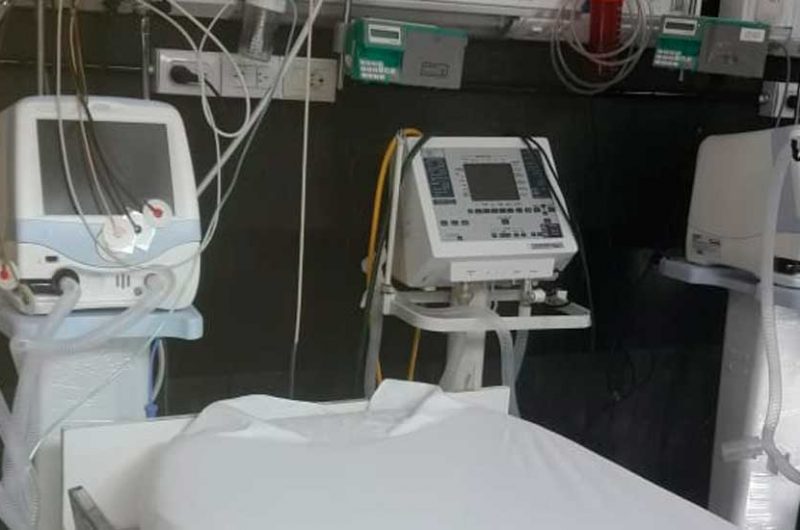Acto de entrega de dos respiradores al hospital Piñero
