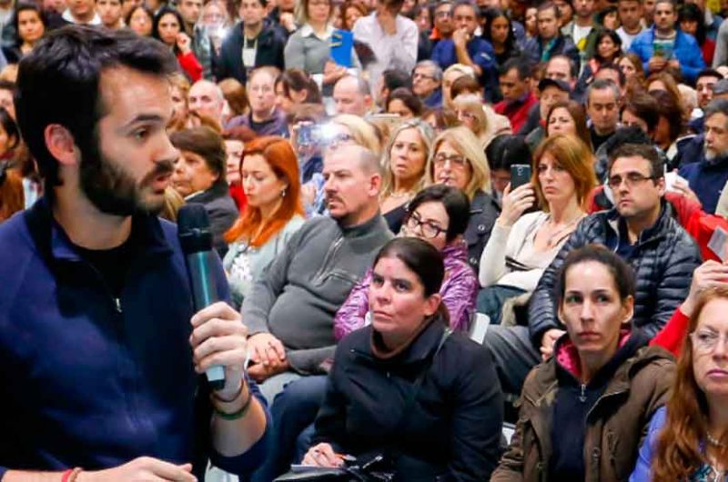 Reunión de vecinos con Juan Maquieyra en Parque Chacabuco