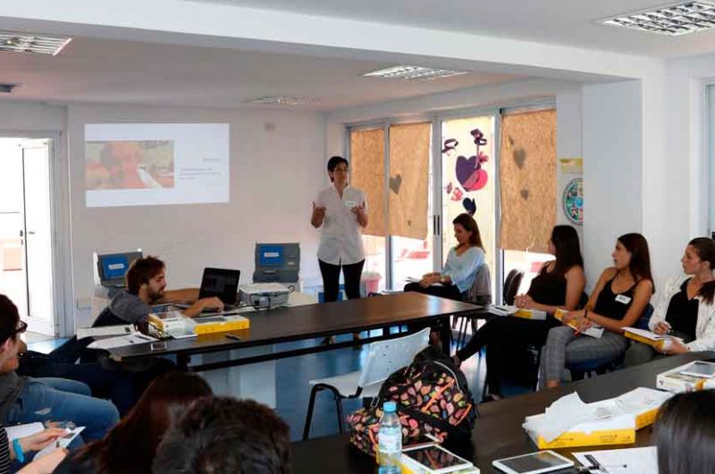 Achicar la brecha tecnológica de las personas mayores Achicar la brecha tecnológica de las personas mayores