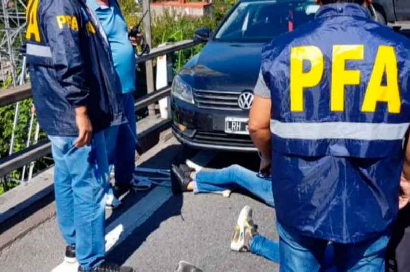 Murió un delincuente que saltó al vacío desde la autopista Murió un delincuente que saltó al vacío desde la autopista