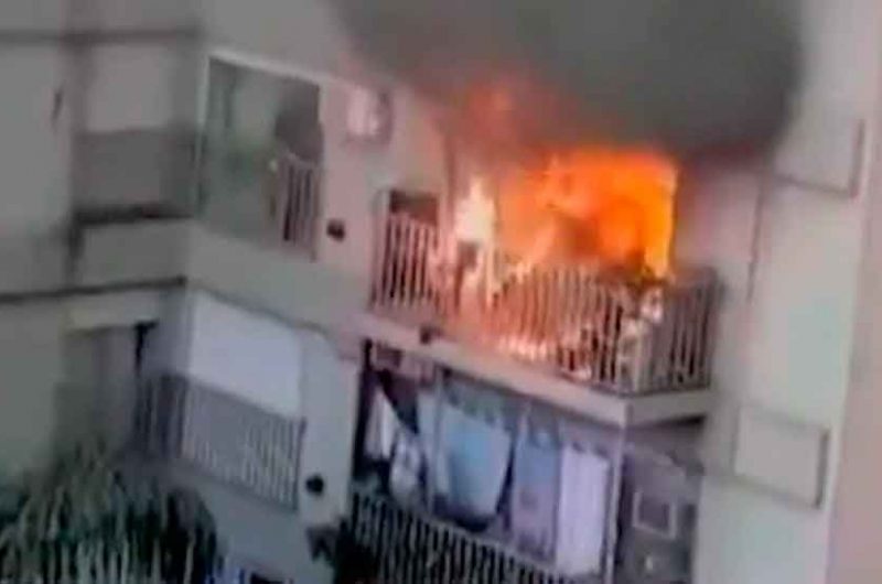 Incendio en un edificio de departamentos de Flores