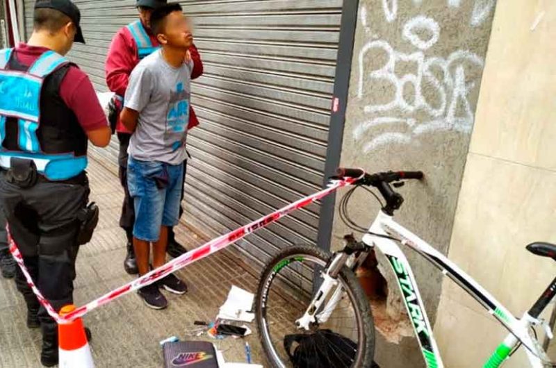 Capturaron a un arrebatador de celulares en Recoleta Capturaron a un arrebatador de celulares en Recoleta