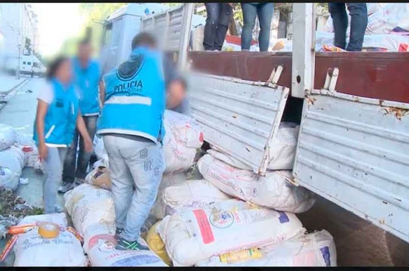 La Policía secuestró más de 130 bultos con mercadería ilegal