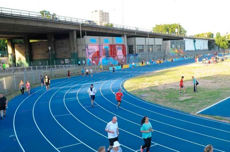 Piden Baños públicos para la pista Atletismo Piden Baños públicos para la pista Atletismo
