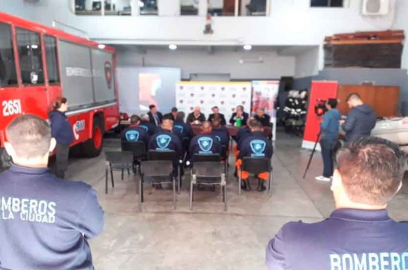 Destacan la labor de los Bomberos de Flores Destacan la labor de los Bomberos de Flores