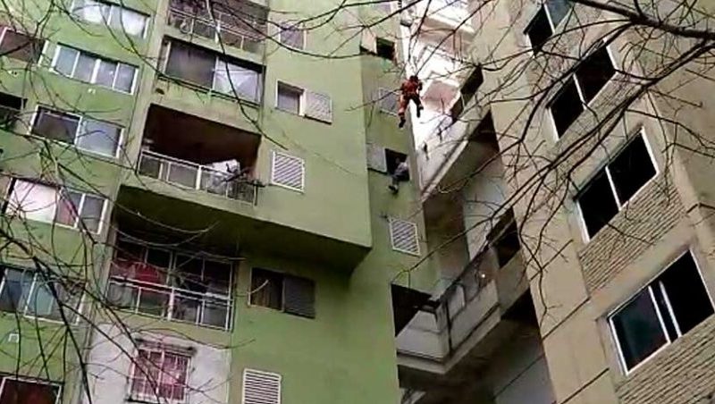 Intentó suicidarse y los bomberos le salvaron la vida Intentó suicidarse y los bomberos le salvaron la vida