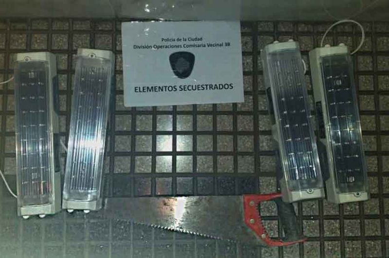 Detuvieron a ladrón que intentó robar luces de emergencia en un edificio