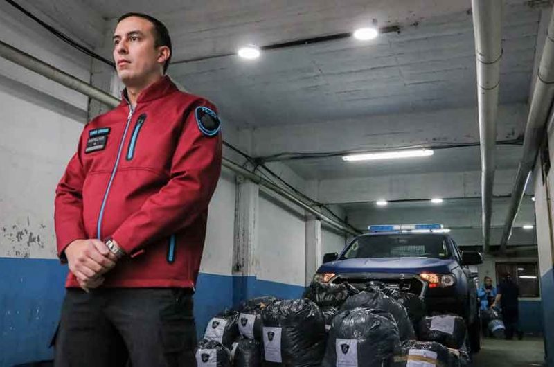 La Policía donó ropa incautada de diversos operativos La Policía donó ropa incautada de diversos operativos