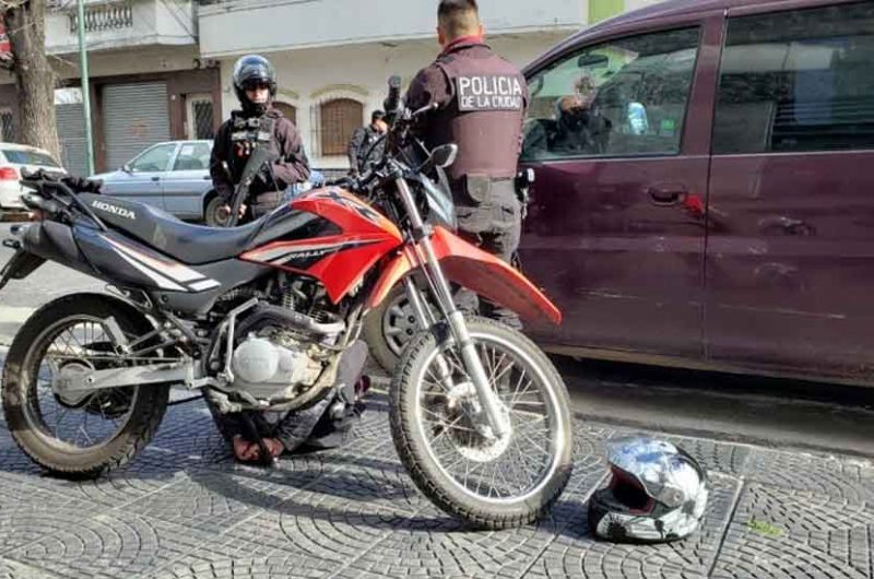 Hizo la denuncia y a los minutos la Policía detuvo al motochorro