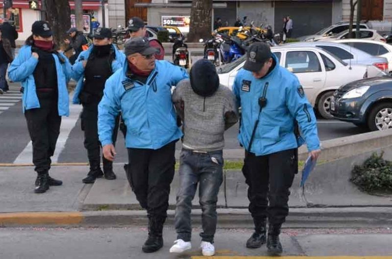 Detienen a una persona que acosaba mujeres en los colectivos