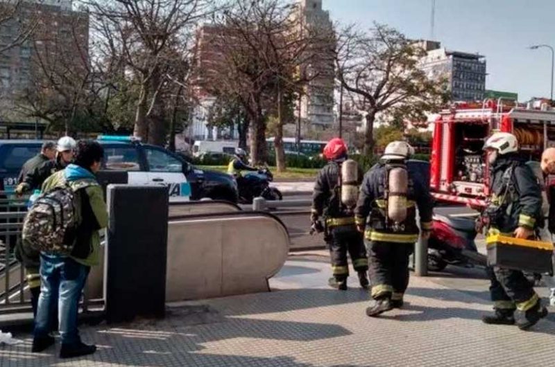Principio de incendio en una formación de la Linea E Principio de incendio en una formación de la Linea E