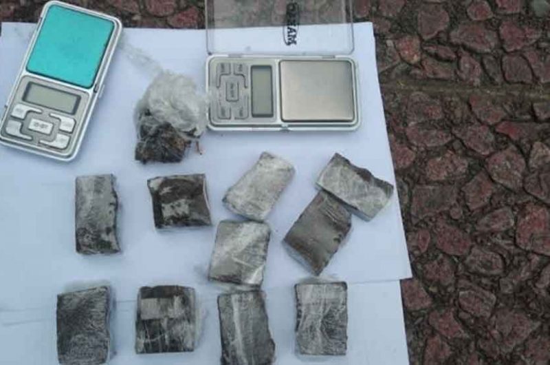 Policía detuvo a tres dealers con marihuana en Villa General Mitre Policía detuvo a tres dealers con marihuana en Villa General Mitre