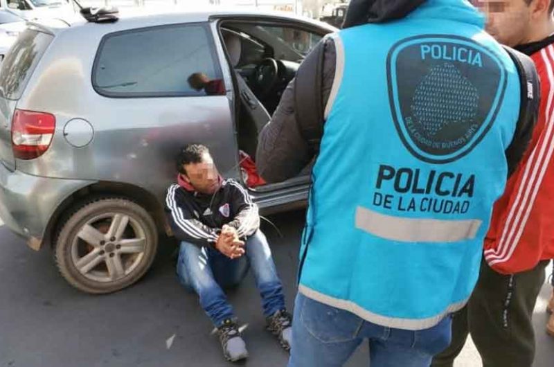 La Policía capturó a dos revendedores de entradas