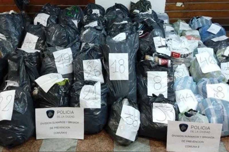 La Policía donó mercadería al hogar “Dr. Esteban Maradona”