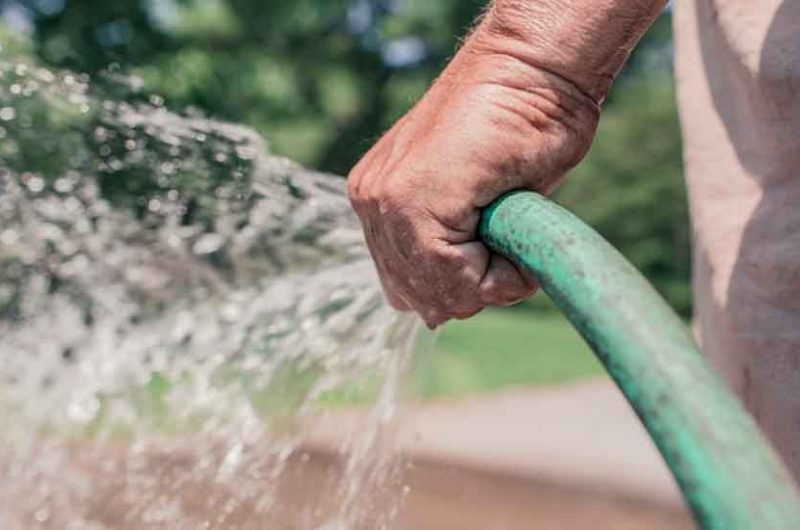 Se puede denunciar a quienes derrochan el agua Se puede denunciar a quienes derrochan el agua