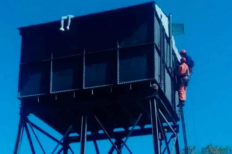 Bomberos rescatan a una joven que quiso quitarse la vida