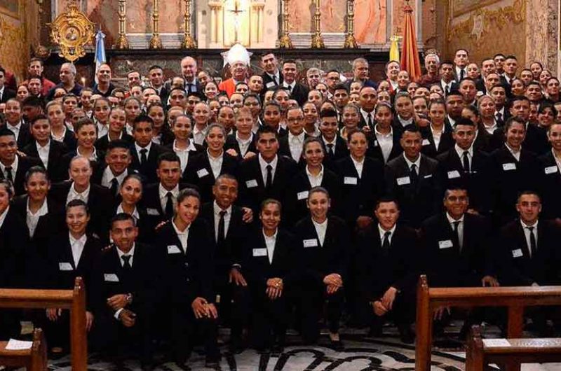 Se bautizaron y confirmaron Policías y Bomberos en la Basílica