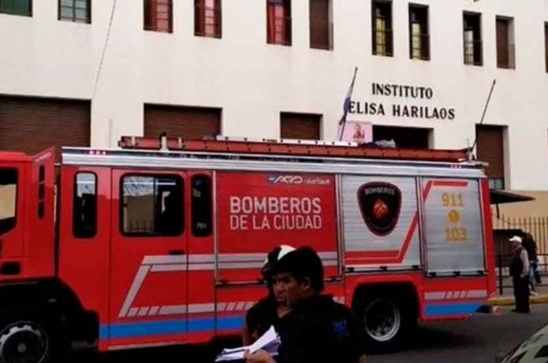 Un alumno cayó desde un segundo piso en una escuela