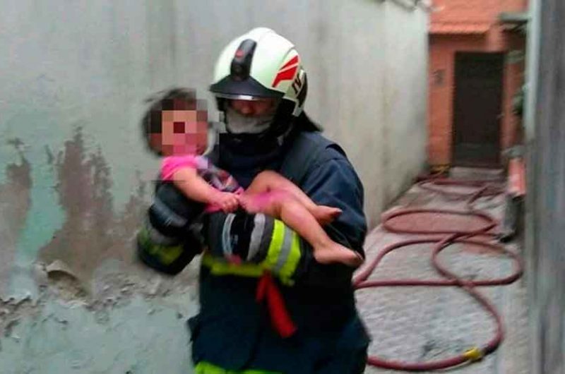 Salvaron la vida a tres chicos que quedaron atrapados en un incendio