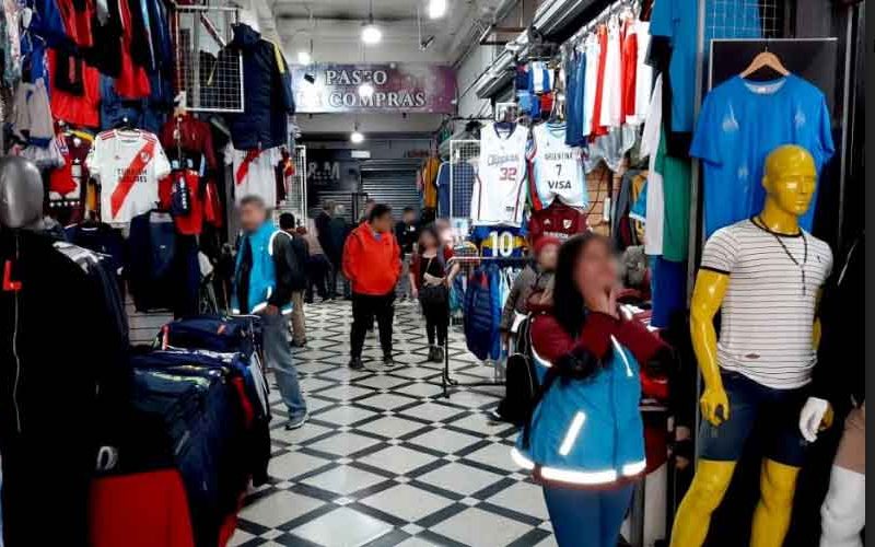 Secuestran prendas de vestir apócrifas en Once Secuestran prendas de vestir apócrifas en Once