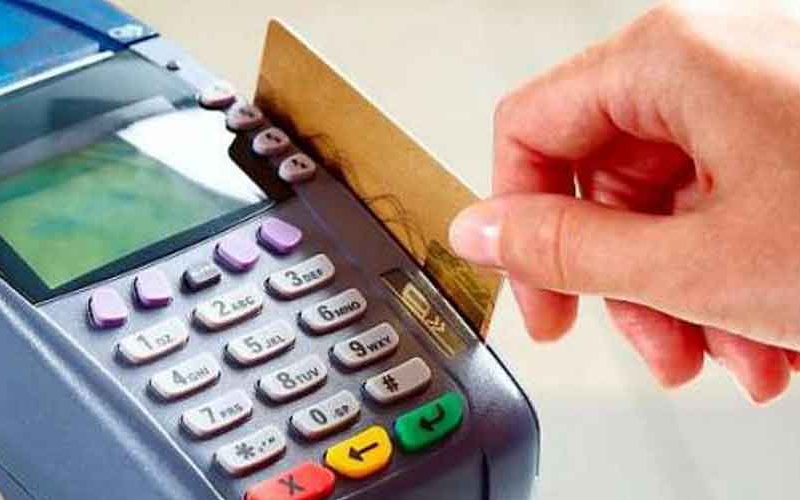 Multan a entidad bancaria que cobró cargos impugnados Multan a entidad bancaria que cobró cargos impugnados