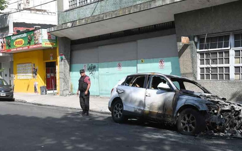 Una camioneta apareció incendiada Una camioneta apareció incendiada