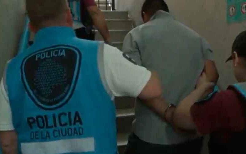 Un dealer detenido con 34 dosis de cocaína en la Línea A