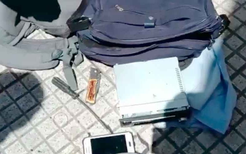Una mujer «roba estéreos» detenida por la Policía Una mujer «roba estéreos» detenida por la Policía