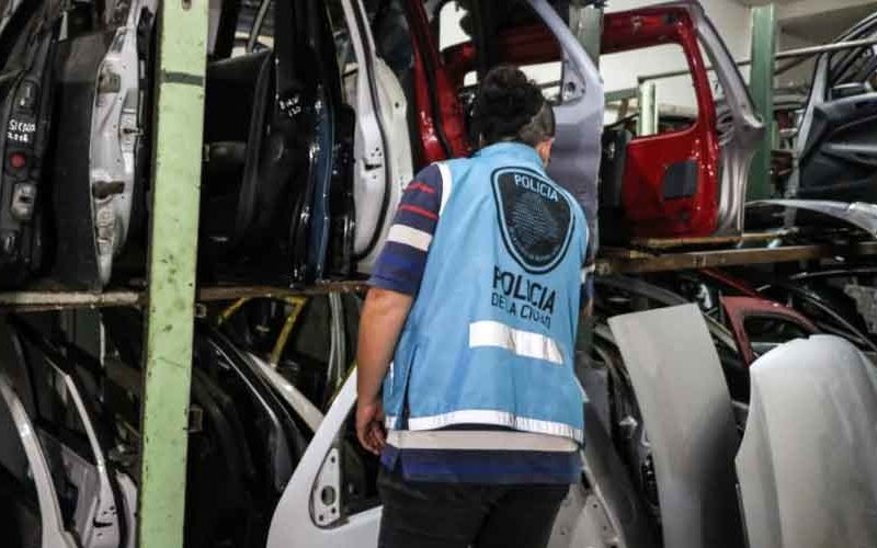 200 autopartes secuestradas en Parque Chacabuco 200 autopartes secuestradas en Parque Chacabuco