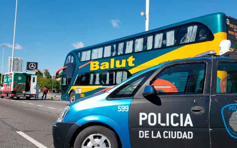 Detienen a un micro con extranjeros proveniente de Jujuy Detienen a un micro con extranjeros proveniente de Jujuy