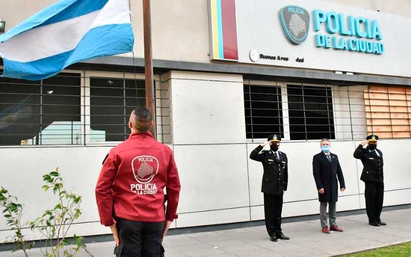 La Policía conmemoró un nuevo aniversario por el 25 de Mayo