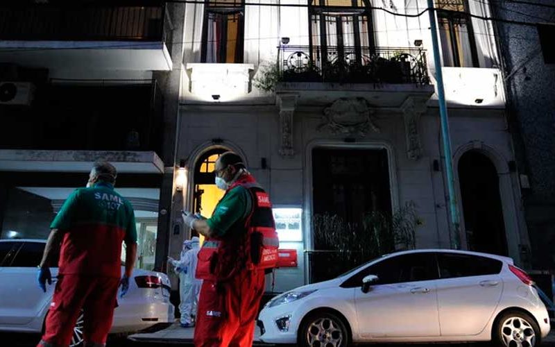 Evacuan un geriátrico de Recoleta por 30 casos de Covid-19