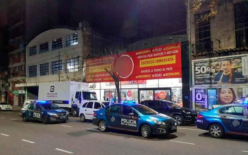 Desbarataron una fiesta electrónica en una mueblería