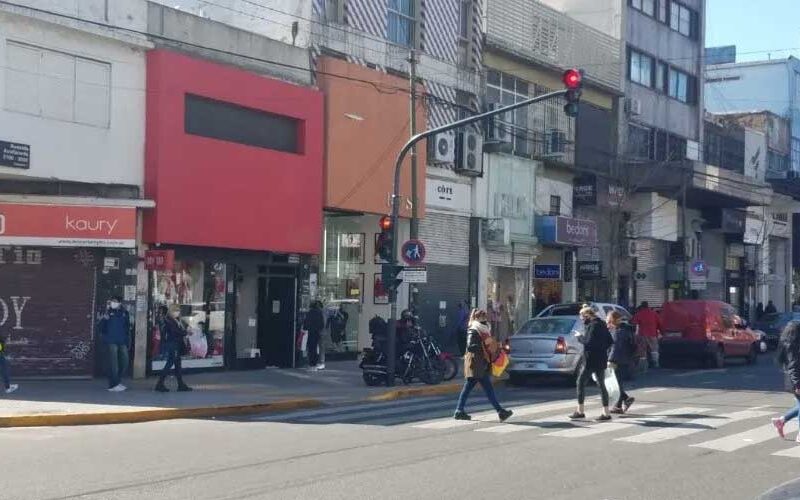 Avenida Avellaneda: Abrieron los comercios Avenida Avellaneda: Abrieron los comercios