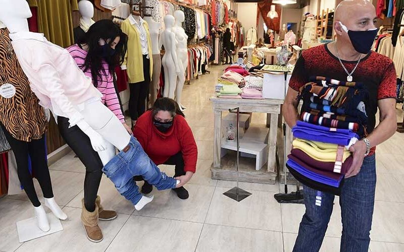 Reabren los comercios de la avenida Avellaneda Reabren los comercios de la avenida Avellaneda