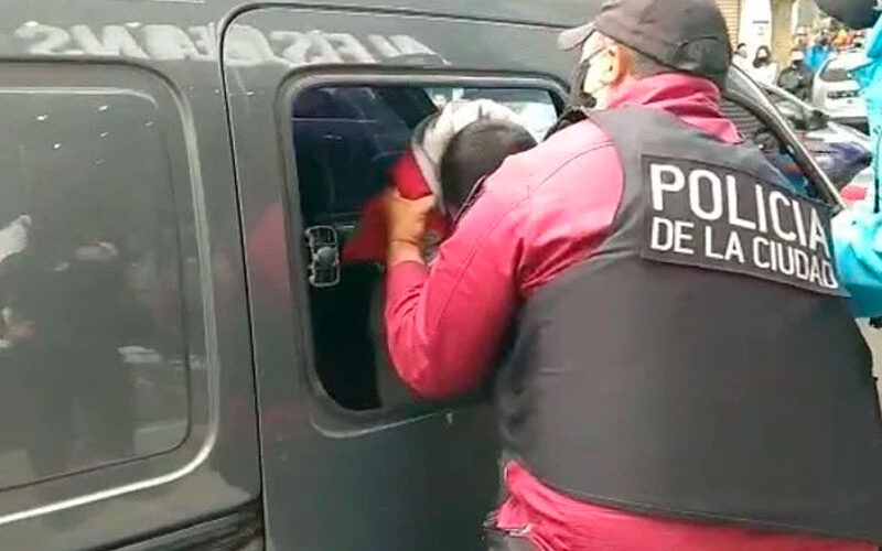 Tiene 4 años y sus papás lo dejaron encerrado en el auto Tiene 4 años y sus papás lo dejaron encerrado en el auto