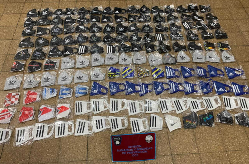 La Policía secuestró barbijos y pantalones de marcas truchas en Once La Policía secuestró barbijos y pantalones de marcas truchas en Once