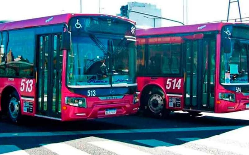 La ex línea de colectivos 141 volvió a circular por el Barrio La ex línea de colectivos 141 volvió a circular por el Barrio