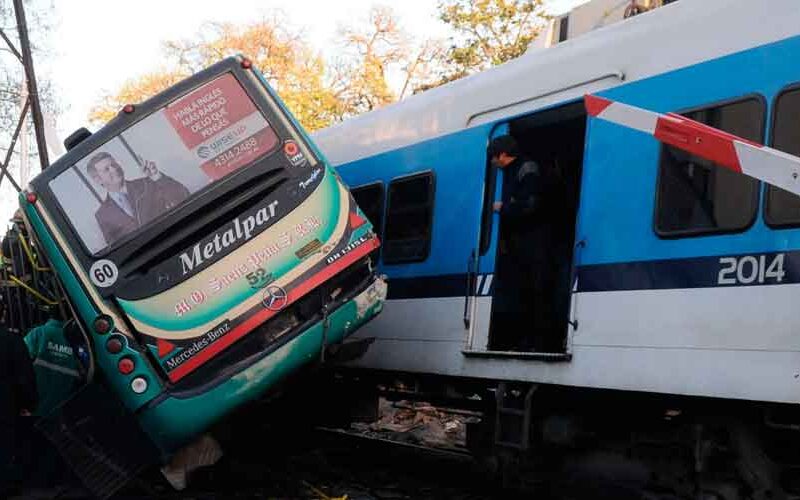 A 9 años del trágico accidente ferroviario y un colectivo A 9 años del trágico accidente ferroviario y un colectivo