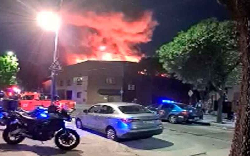 Incendio en un salón de fiestas en Parque Chacabuco