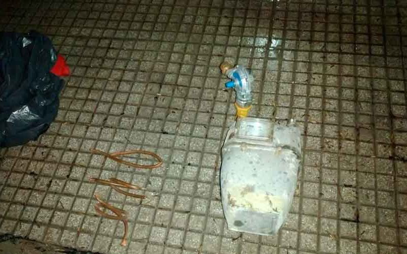 La Policía detuvo a dos ladrones de medidores de gas en Flores La Policía detuvo a dos ladrones de medidores de gas en Flores