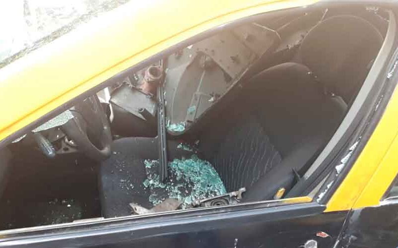Detuvieron a ladrón que intentó robar objetos de un taxi Detuvieron a ladrón que intentó robar objetos de un taxi