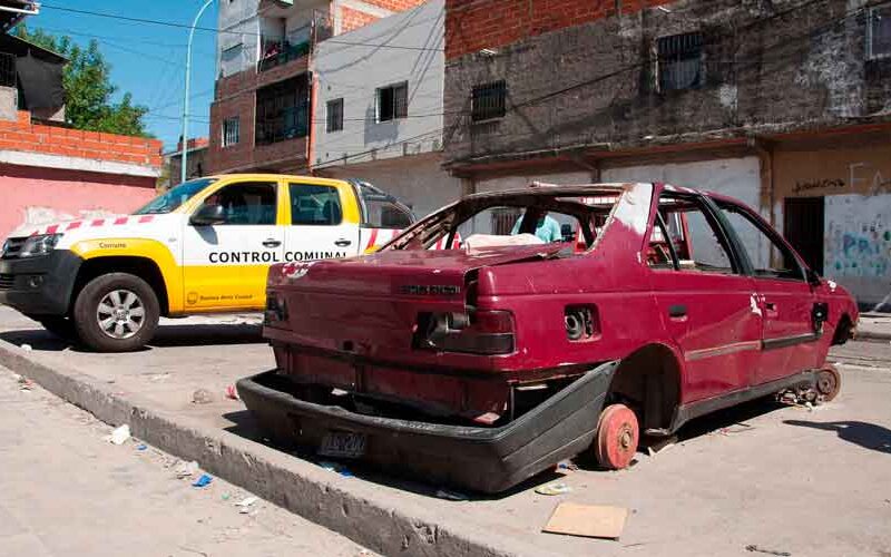 Removieron varios vehículos abandonados