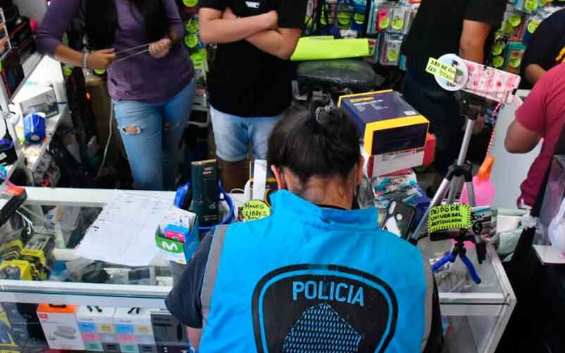 Mercadería secuestrada y tres locales clausurados Mercadería secuestrada y tres locales clausurados