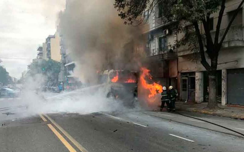 Se incendio un colectivo en avenida Nazca Se incendio un colectivo en avenida Nazca