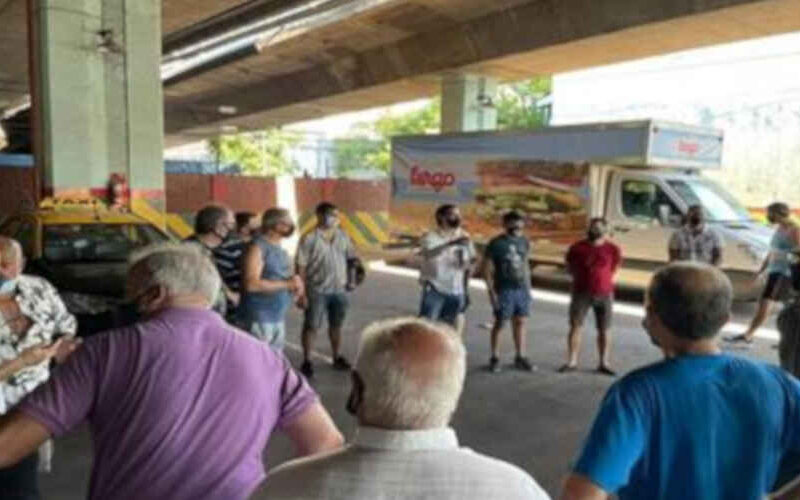 Piden por estacionamiento en bajo autopista Piden por estacionamiento en bajo autopista