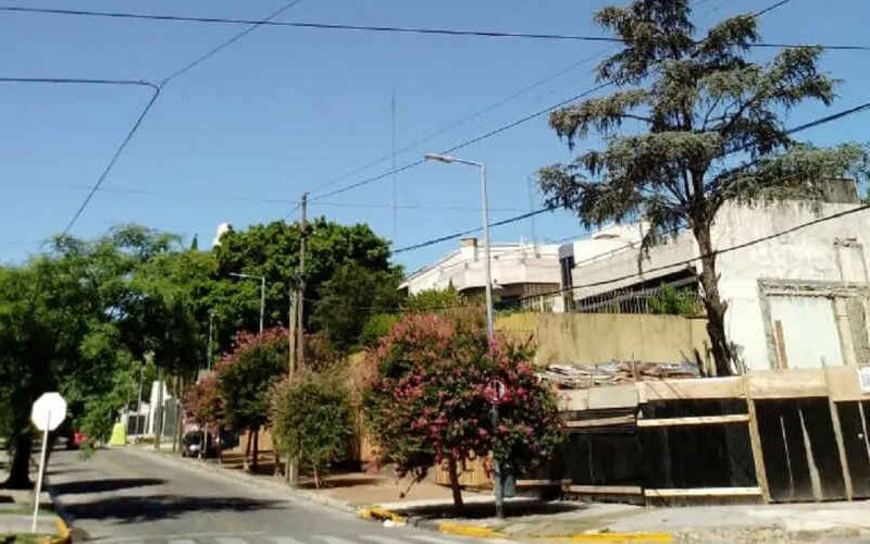 Vecinos rechazan la construcción de torres en Parque Chacabuco Vecinos rechazan la construcción de torres en Parque Chacabuco