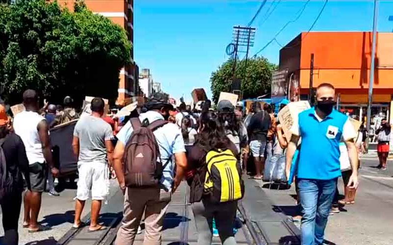 Un grupo de manteros realizo una manifestación este miércoles