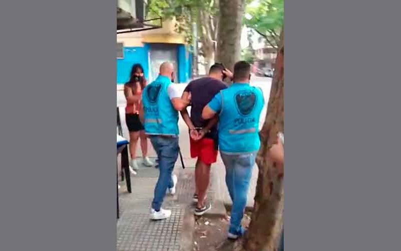 Detienen motochorro y recuperan celular Detienen motochorro y recuperan celular