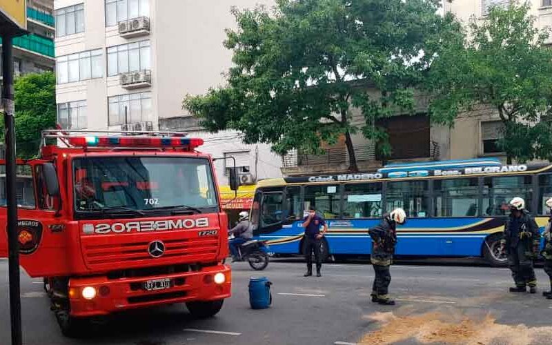En Nazca y Bogotá chocó un colectivo con un auto En Nazca y Bogotá chocó un colectivo con un auto